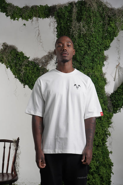 Controversy Basic White est Black